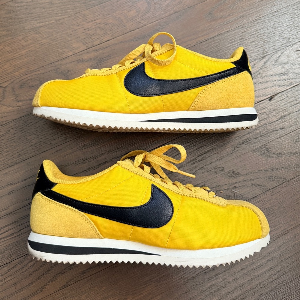 Nike Cortez Vivid Sulfur black and yellow W7
